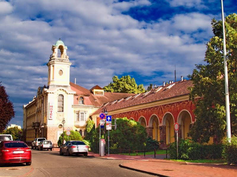 Hotel Tisza és Thermálfürdő Szolnok Esterno foto